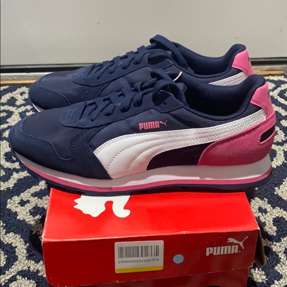 Puma runner tennis shoes